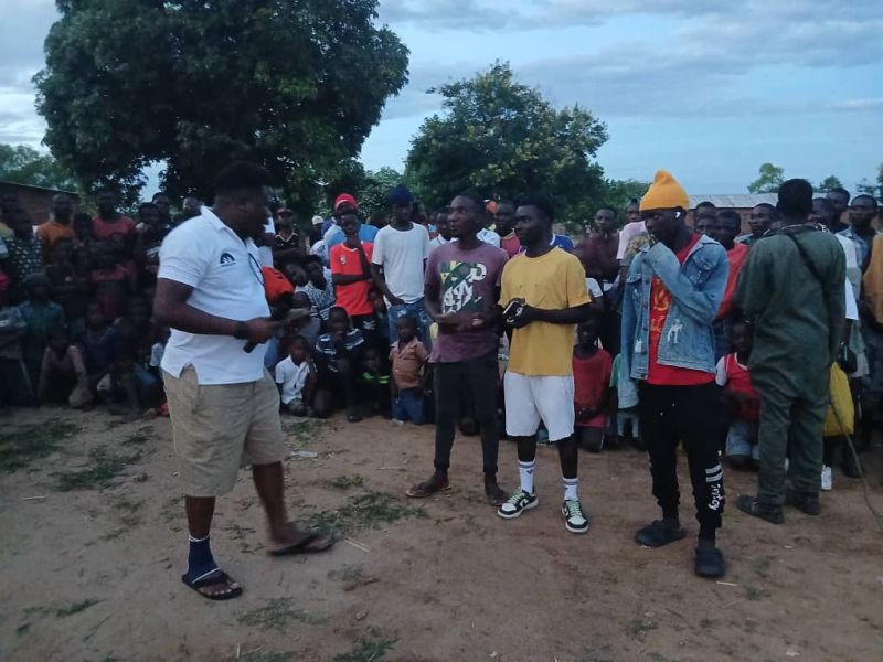 Die Schiedsrichter werden instruiert